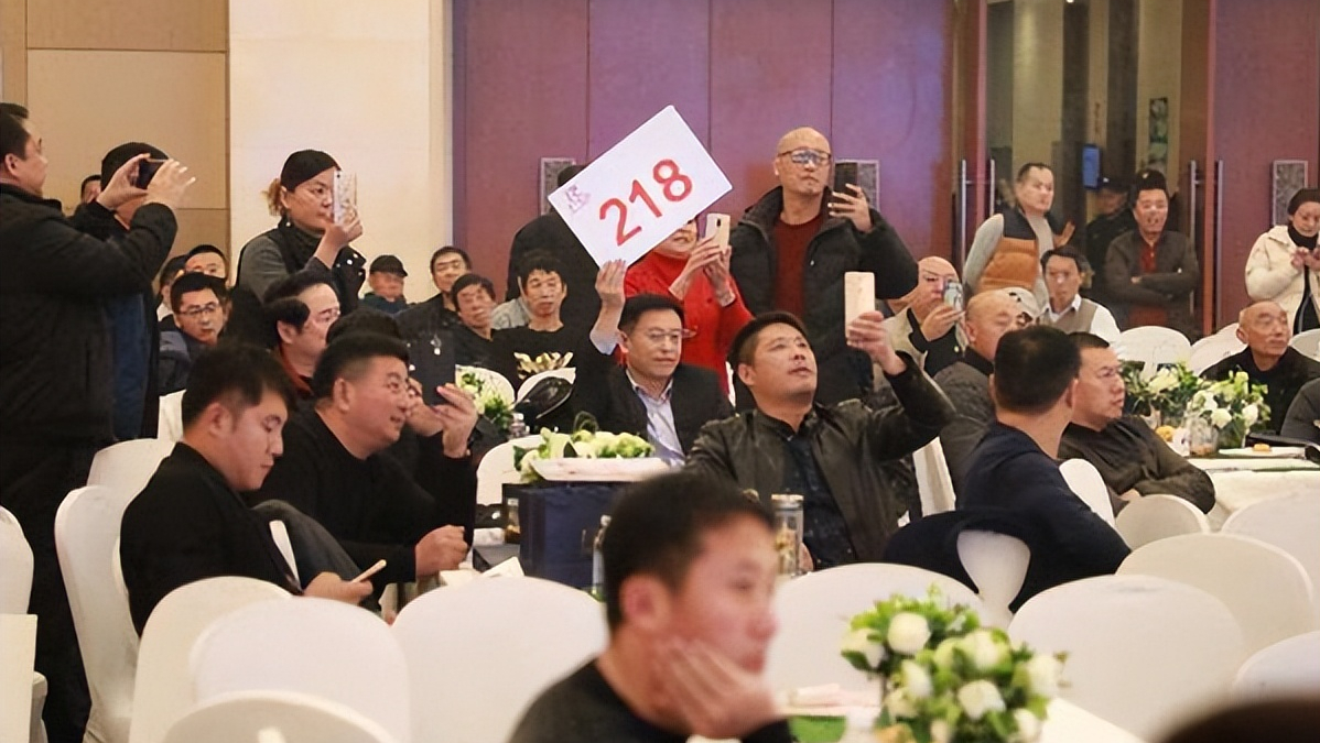 纪实:"广东法院第一贪"麦崇楷生活糜烂,伙同儿子贪污上千万元