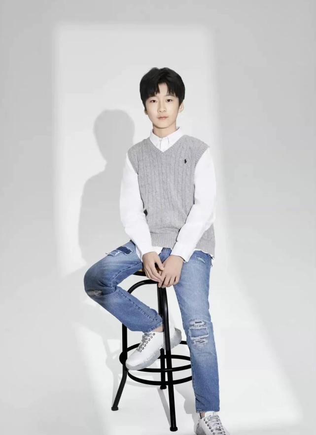 张亮14岁儿子张悦轩恋爱,女朋友性感可爱,张亮发文表示理解