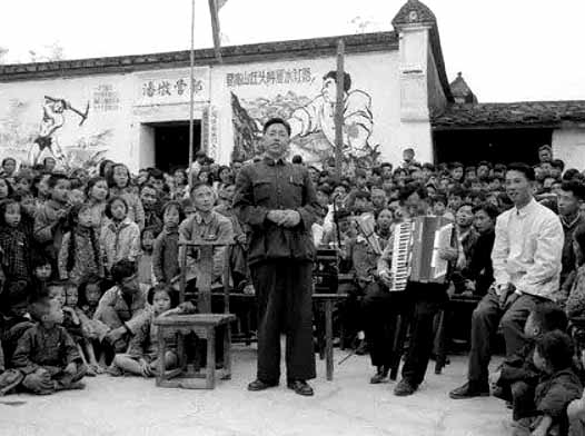 被誉为"军歌之父"的郑律成,原本是朝鲜人,加入了中国国籍