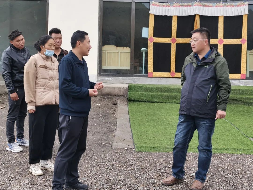 李成统在乡镇调研