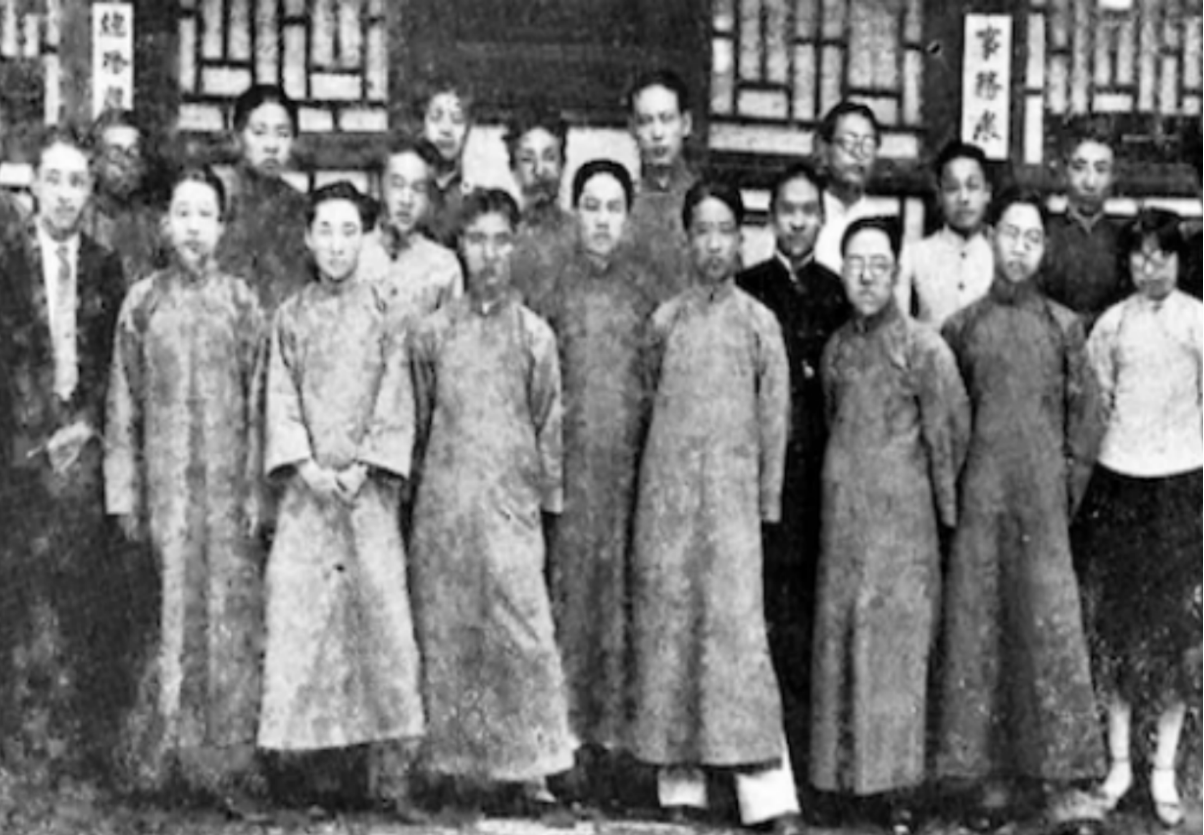 1927年他在南昌英勇就义,曾和方志敏,赵醒侬并称为"江西三杰"