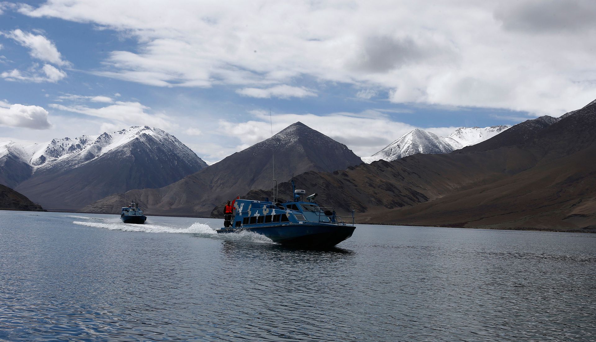 "西海舰队"实力大涨,6艘军舰抵达班公湖,印度急调反潜机应对