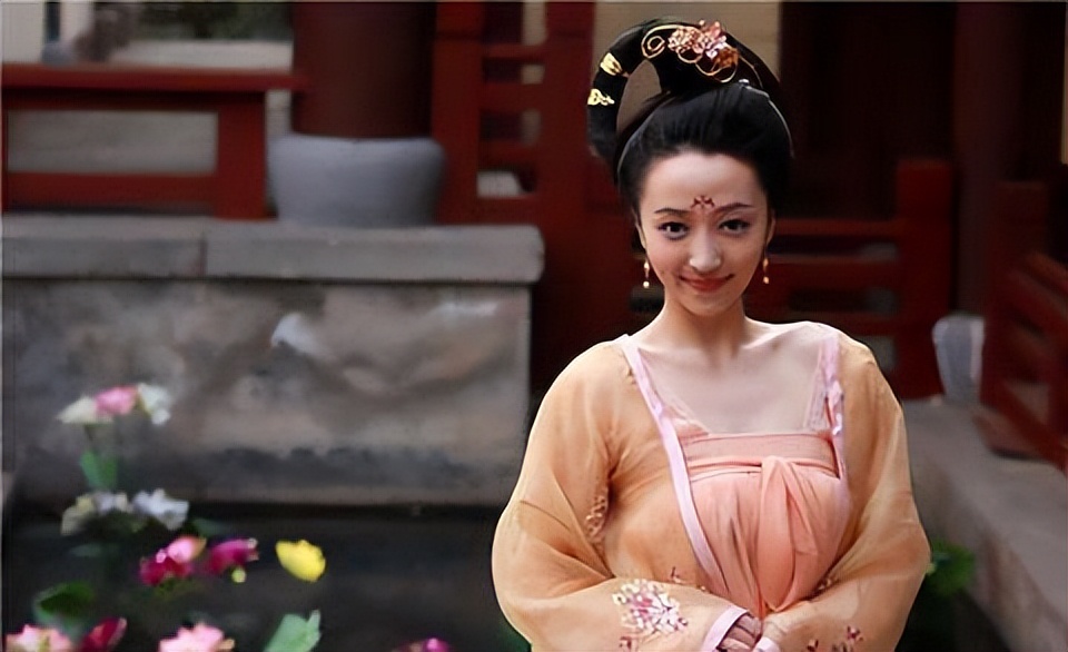 唐朝后宫女子礼服演变,由繁到简,地位越高规定越多越繁琐