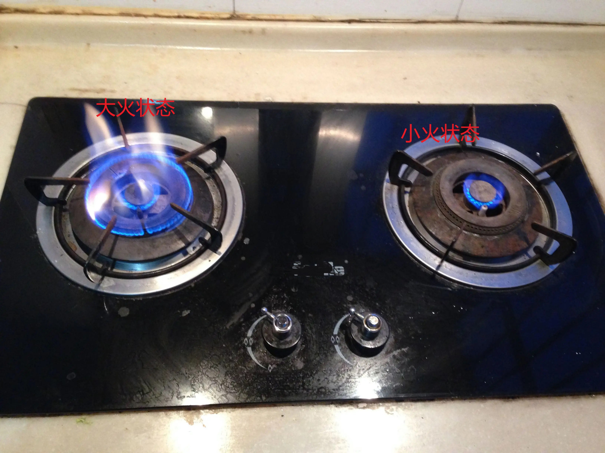 燃气灶的风门怎么调节?灶具遇到红火,黄焰可尝试调节风门来解决