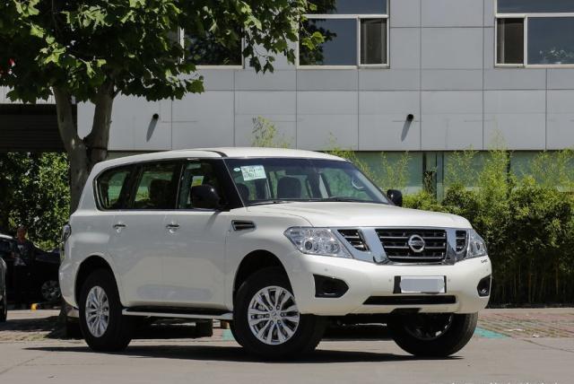 大型越野车日产途乐,内饰做工豪华,越野性能优秀