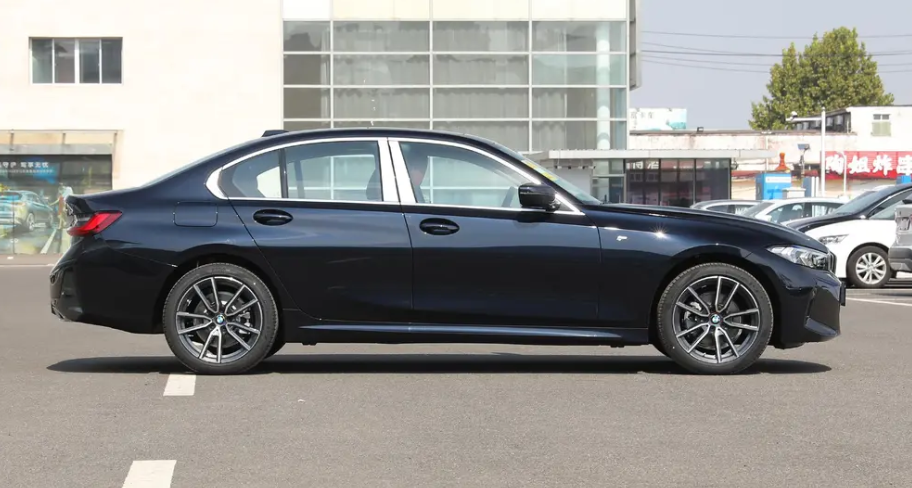 宝马b级车降价了!降至27.59万,31天卖出6833台