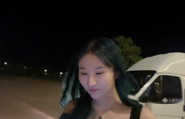 兮兮露脸成热议,梦泪直播亲吻梦嫂宣布主权,粉丝:这也太甜了