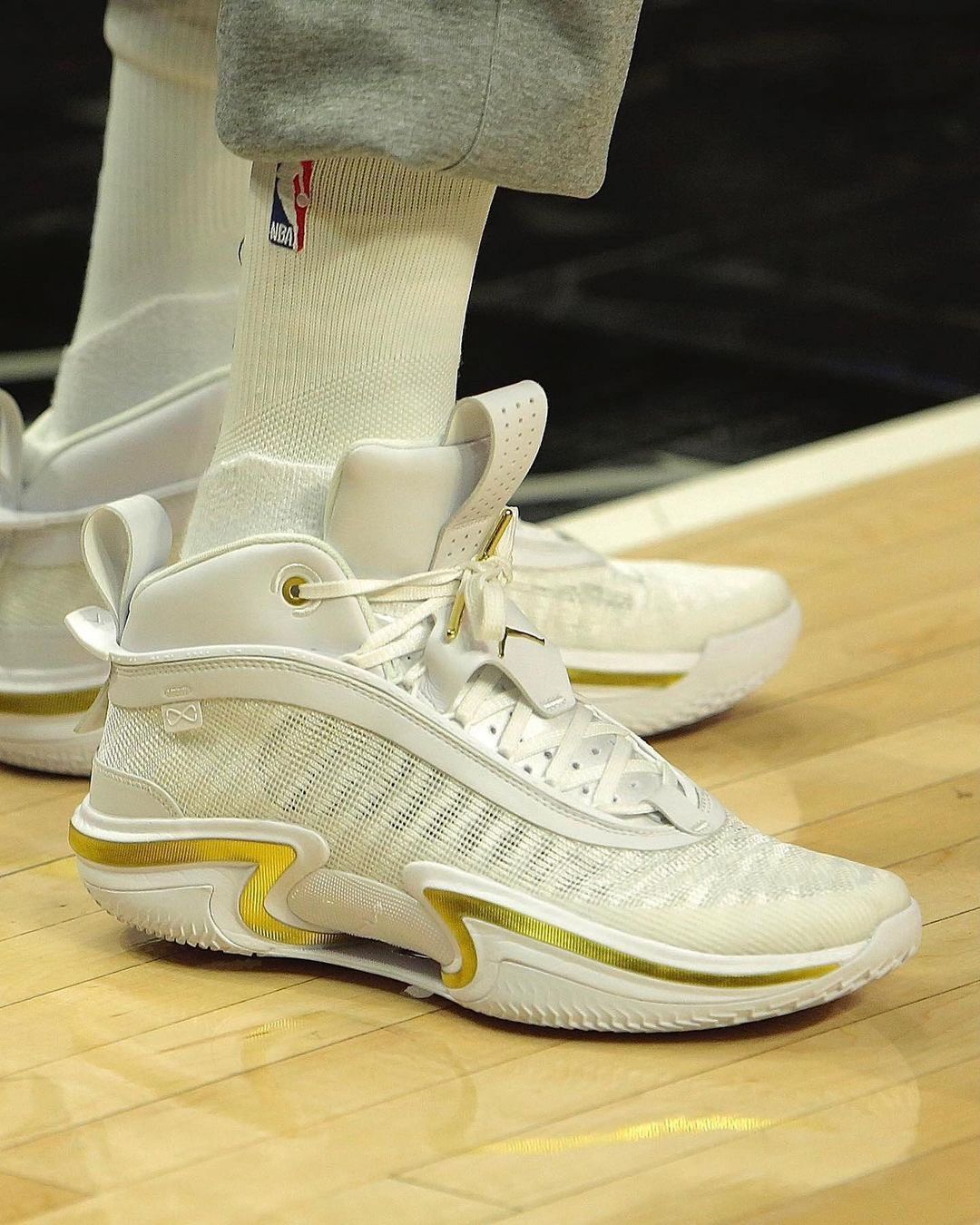 新配色都来了!白金aj36高清上脚图释出!网友:藏不住了?