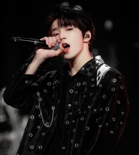 刘耀文闺蜜进入娱乐圈,搭档杨颖拍戏,从小美到大还给小刘拍照