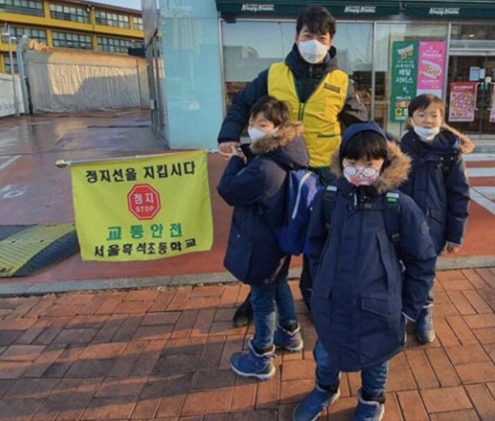 宋一国分享三胞胎近况 透露孩子们不怎么喜欢被关注