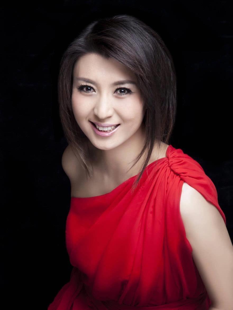 知名演员闫学晶:45岁意外怀孕,继女和儿子的一番话让她老泪纵横