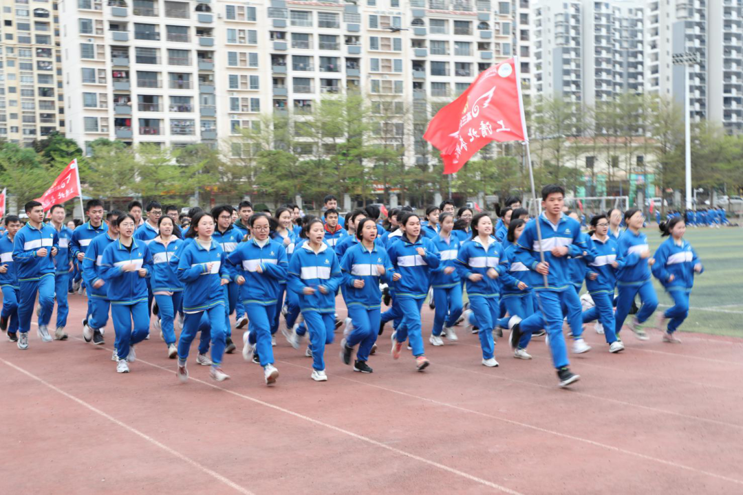 钦州市第一中学2021届高三年级举办"决战百日"跑操比赛