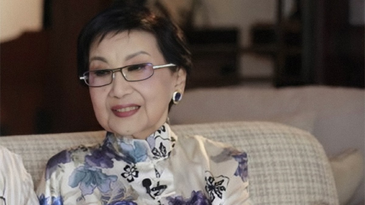 1976年,金庸出轨后撕掉离婚书挽留前妻,朱玫却说:已没有回头路