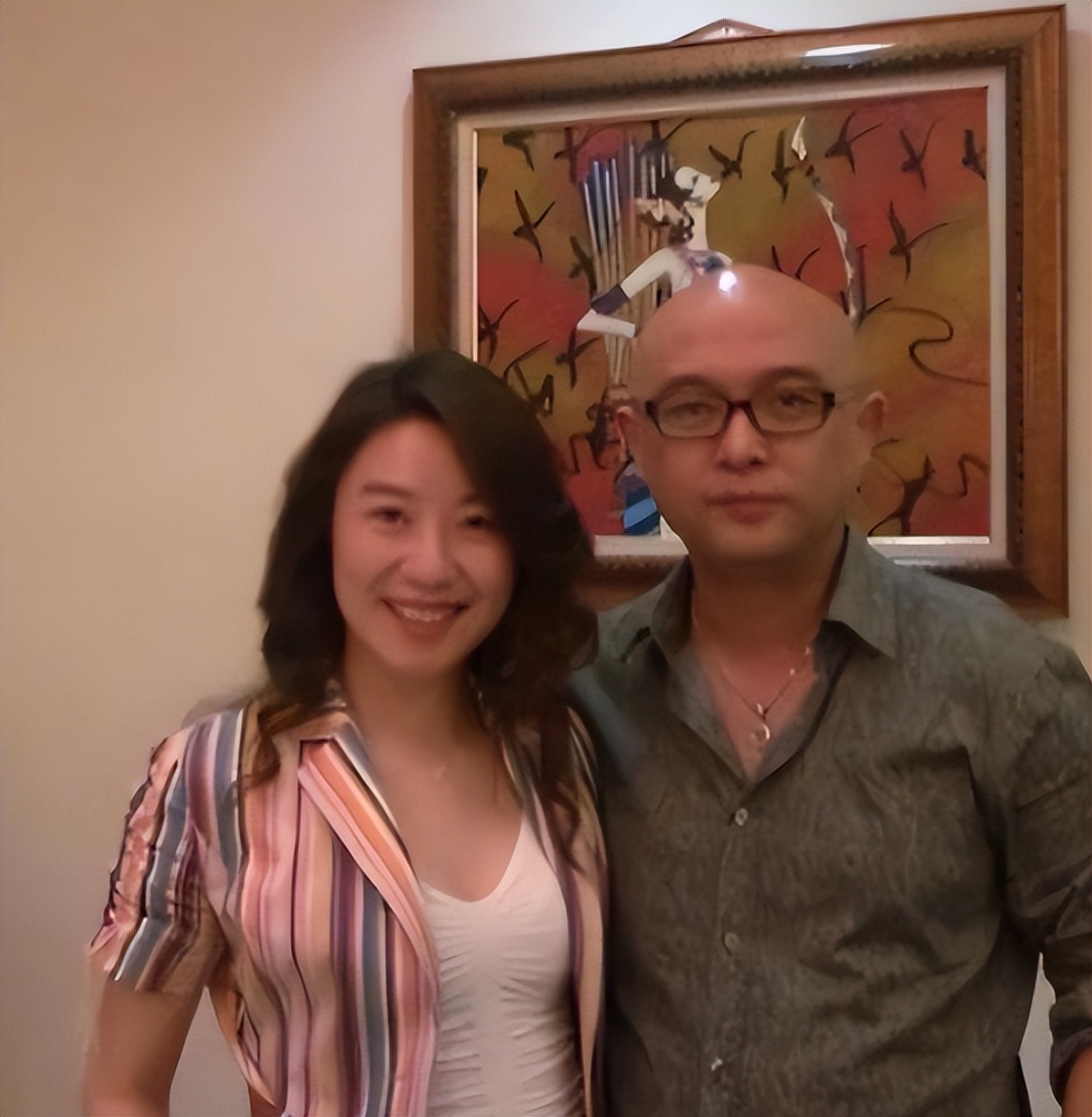 孟非晒全家福!老婆长相富态气质优雅,女儿五官清秀撞脸奶茶妹妹