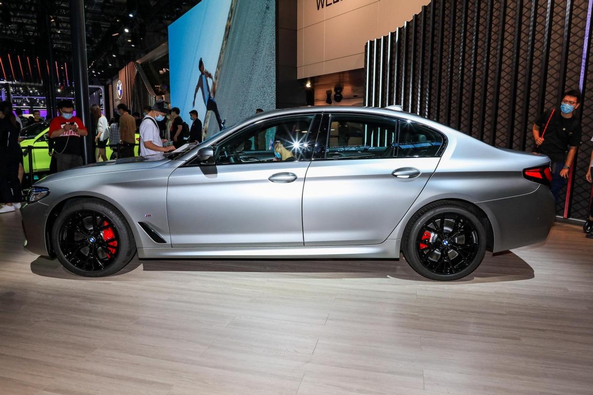 面向高端豪华轿车市场,搭载2.0t 8at,体验宝马5系(进口)