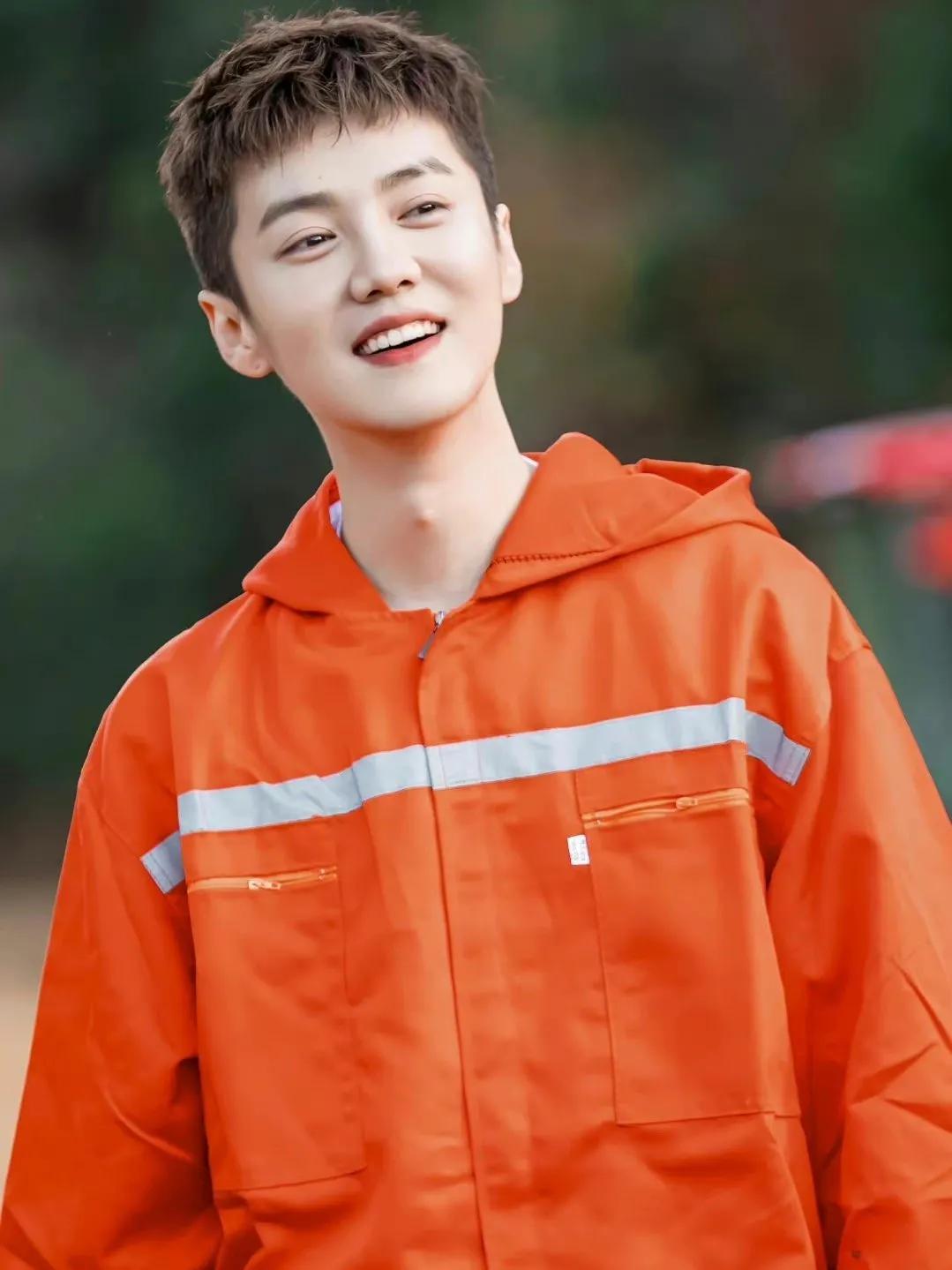 被男明星笑容治愈的瞬间:肖战任嘉伦太温暖,看到成毅赏心悦目