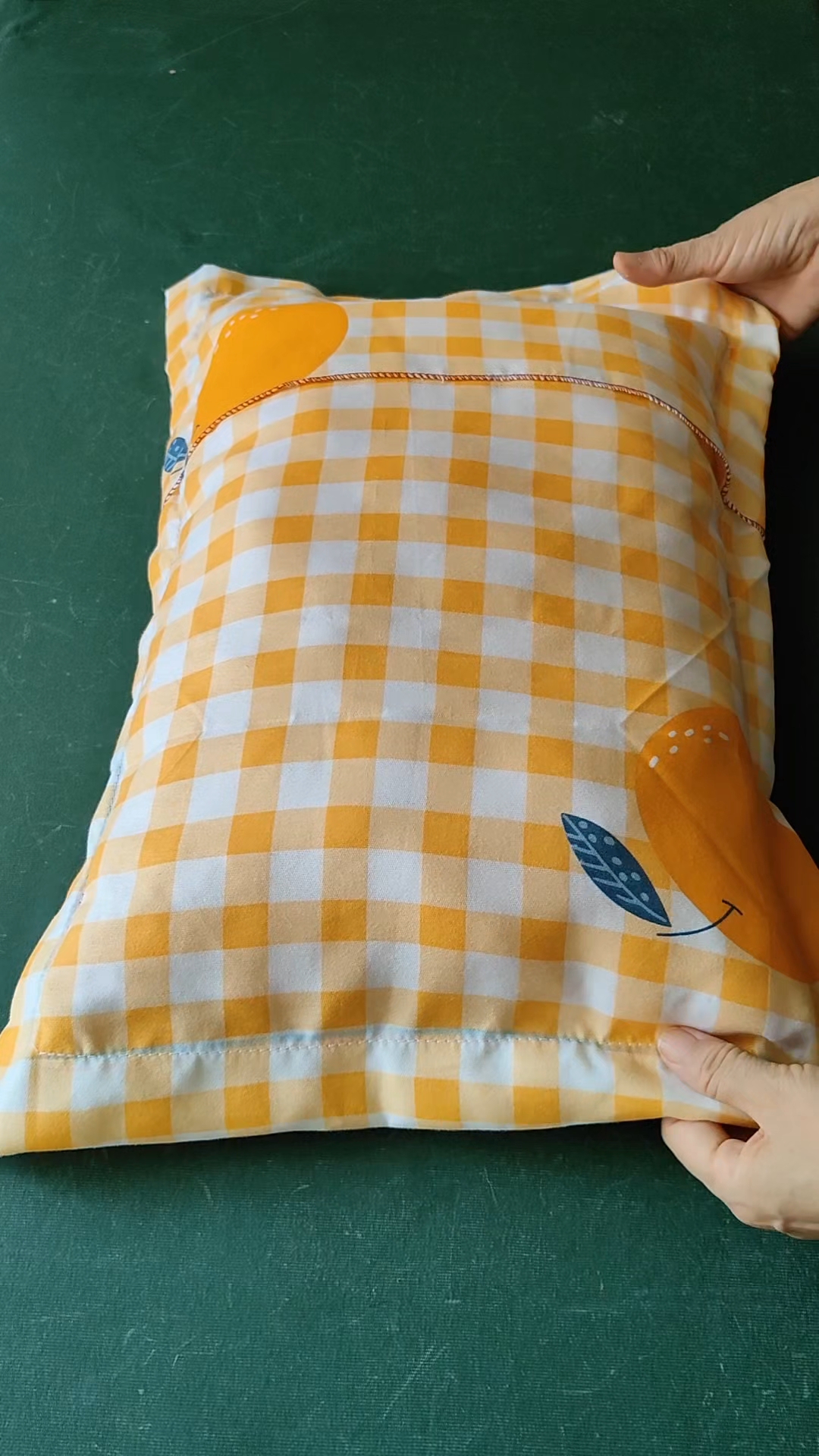 今天做一个不用装拉链的枕头套,做法简单易学一看就会