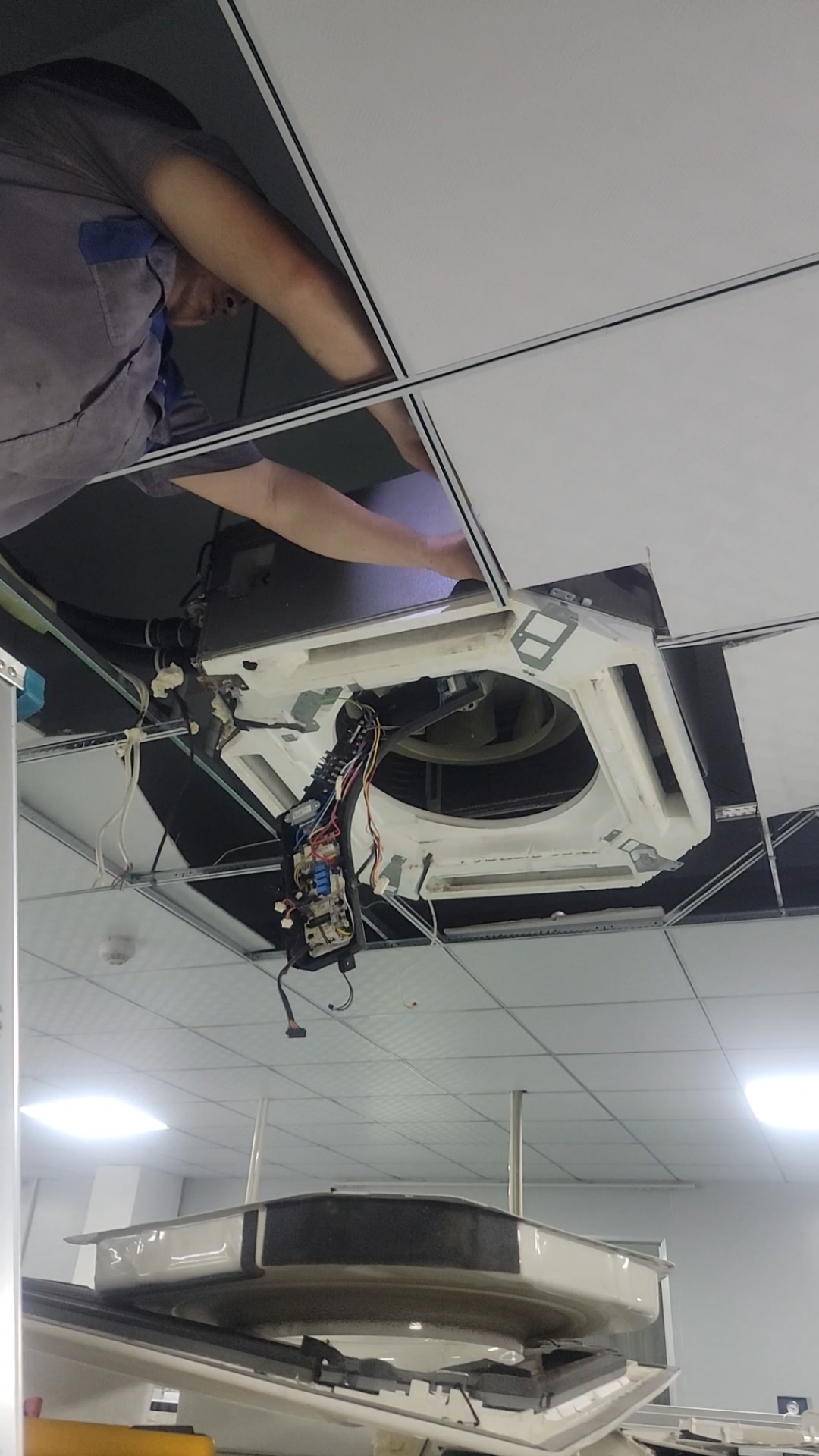 时准表业中央空调维修