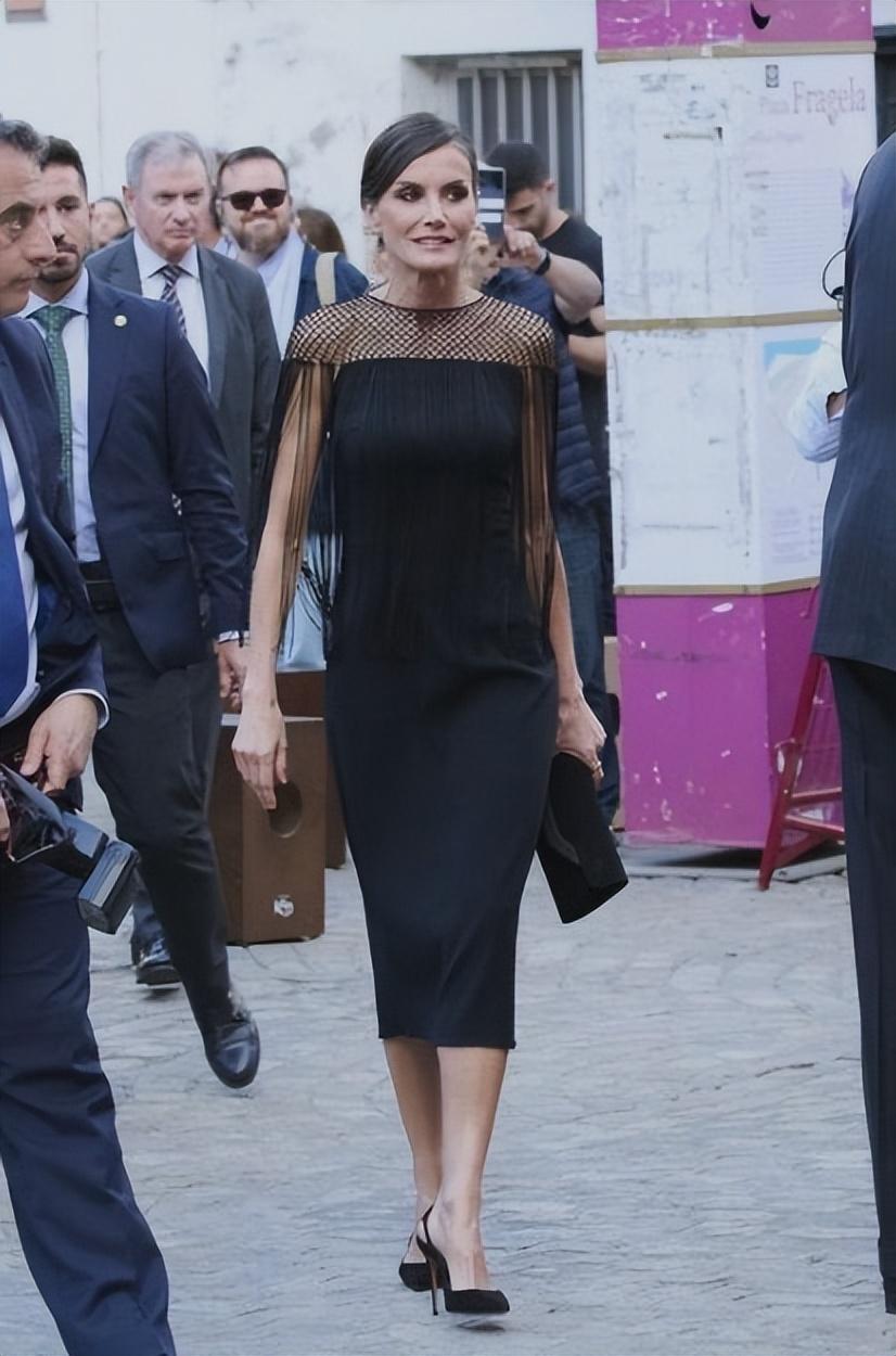 西班牙王室莱蒂齐亚王后最令人着迷的3大露肤造型