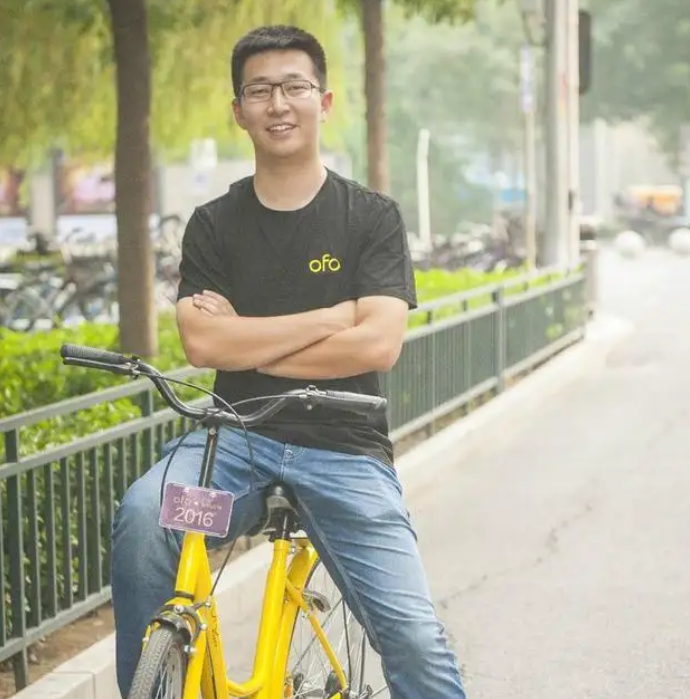 ofo小黄车的创始人是1991年出生的戴威,他的家乡在安徽宣城,后来父亲