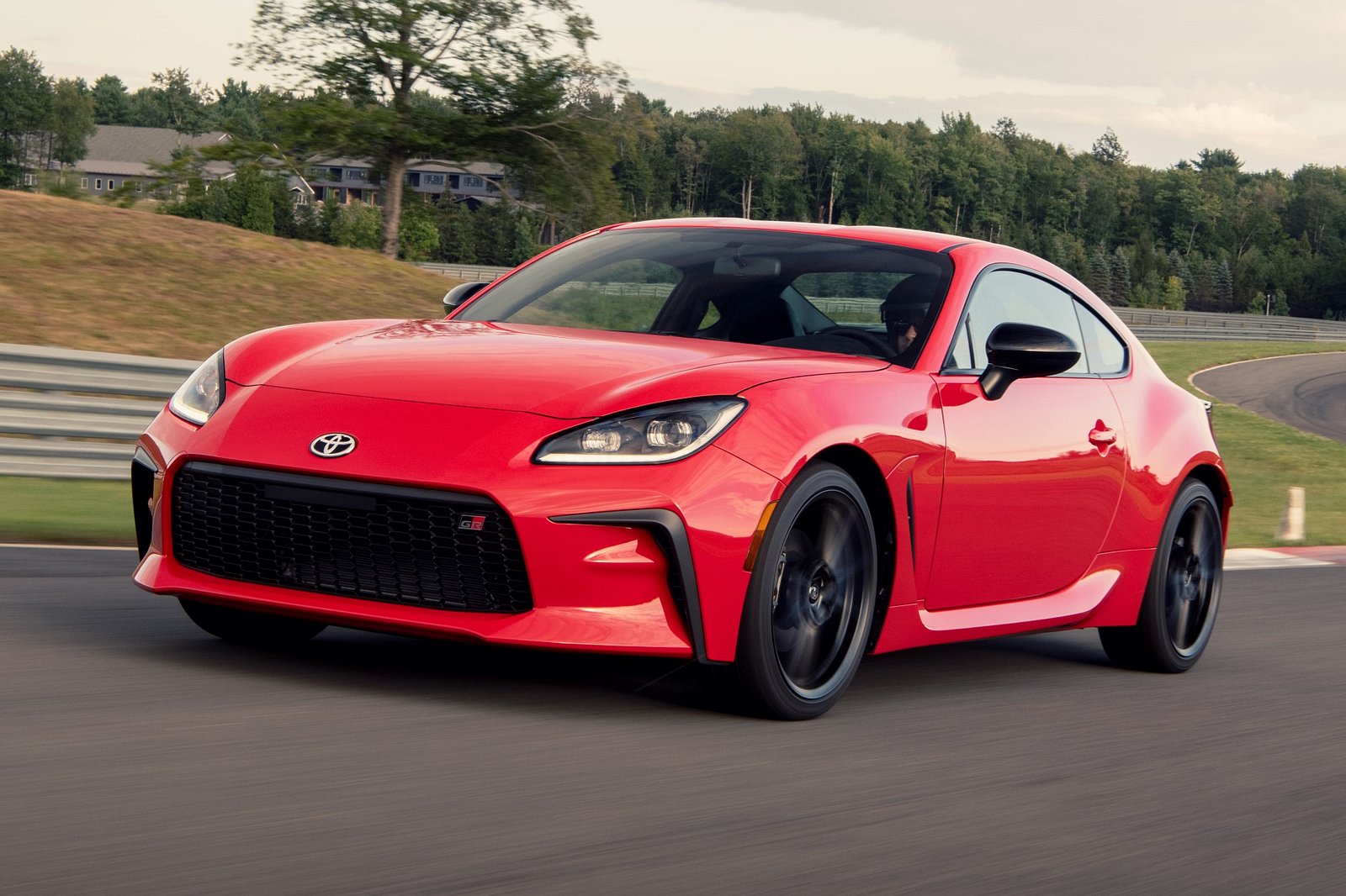 日产想要一款与miata相媲美的入门级跑车