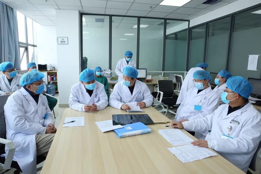 坏疽是由于全身缺乏血液造成,一般不会遗传,常体现在四肢变化