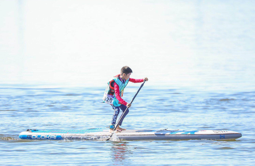 怀柔举办桨板比赛特设青少年组促进运动普及