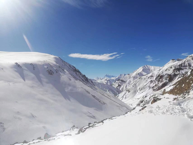 1975年3月,风雪强拉山,我朝天两个短点射,打出8发子弹