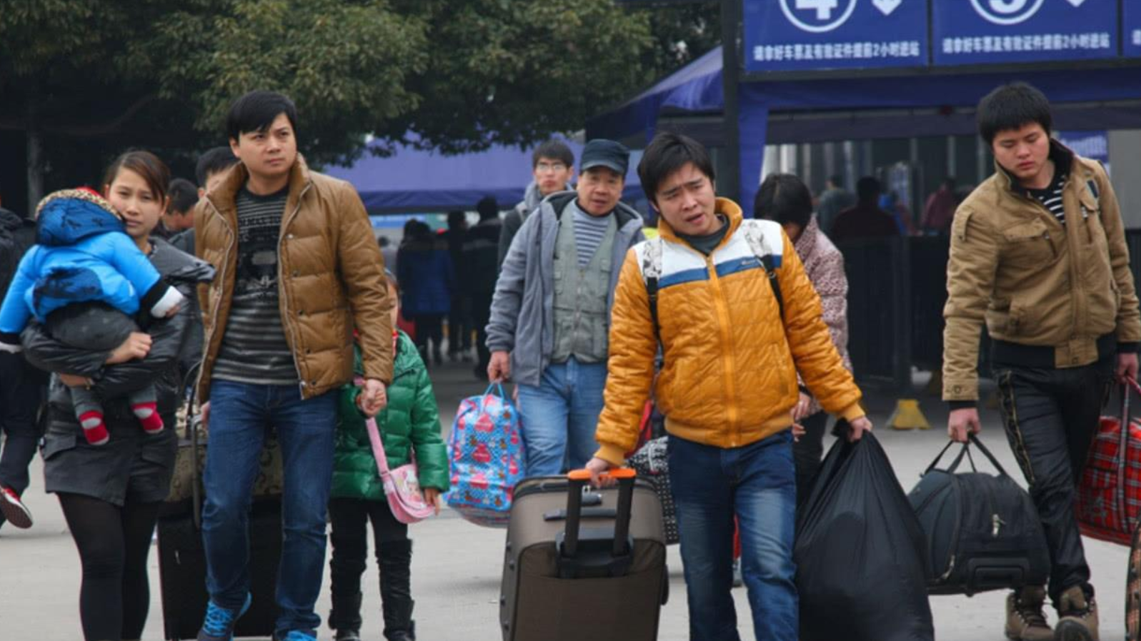 工地"伪夫妻":平时"搭伙"过日子,年底各自回家?打工人说出实情