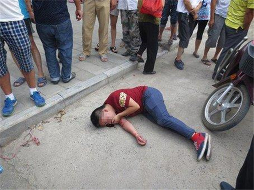 小偷偷东西被失主追,途中突发意外死亡,失主是否应该负责?