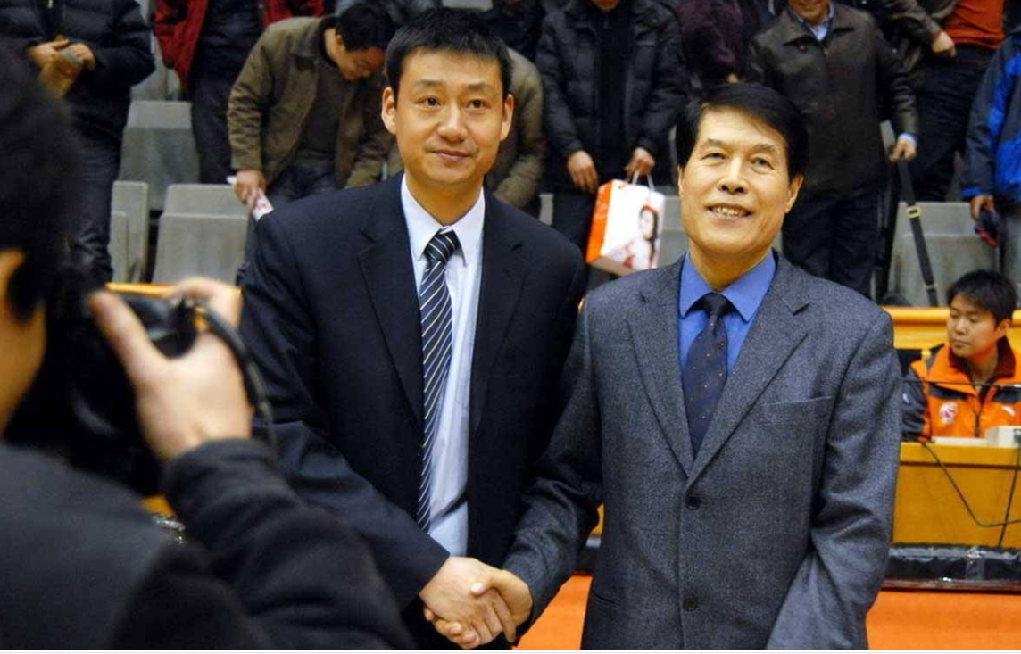 56岁郑武近况:继续教练生涯,54岁妻子风韵犹存,弟弟郑亮已瘫痪