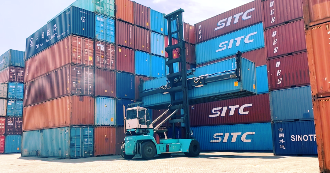 科尼空箱堆高机成功交付天津鑫华锡物流有限公司!