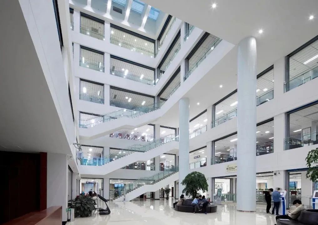 河南中医药大学图书馆设计解析