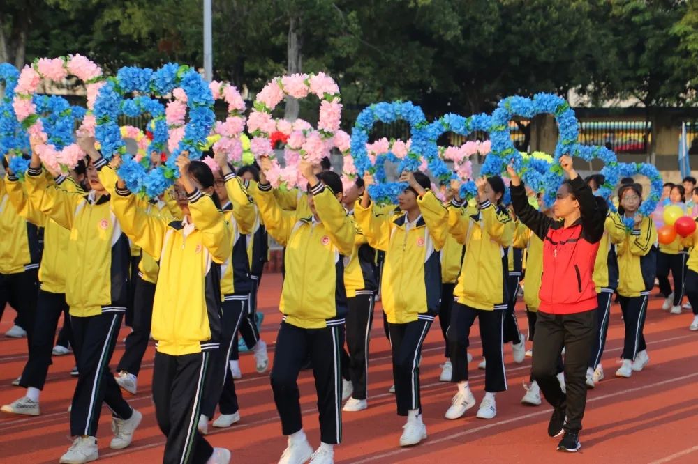 武宣縣民族初級中學總部第十屆校園文化藝術節開幕式