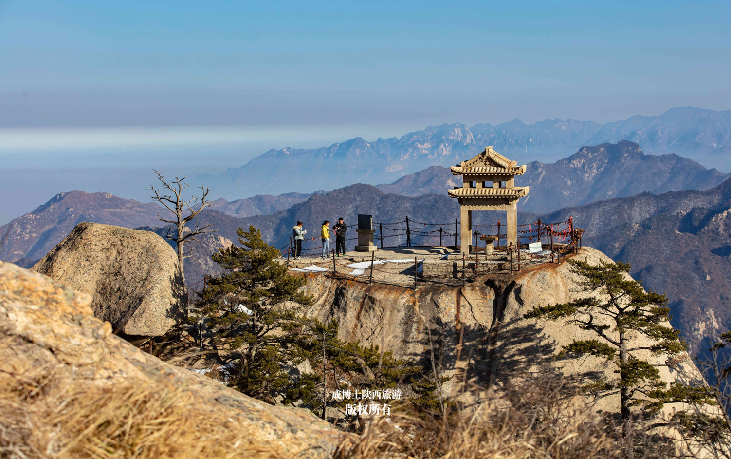 2800米高空航拍华山,天下第一险的西岳,在高空真的像朵花