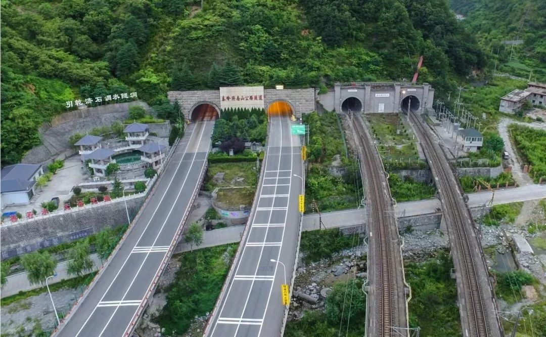 走近秦岭隧道:感受穿越山脉的巨龙