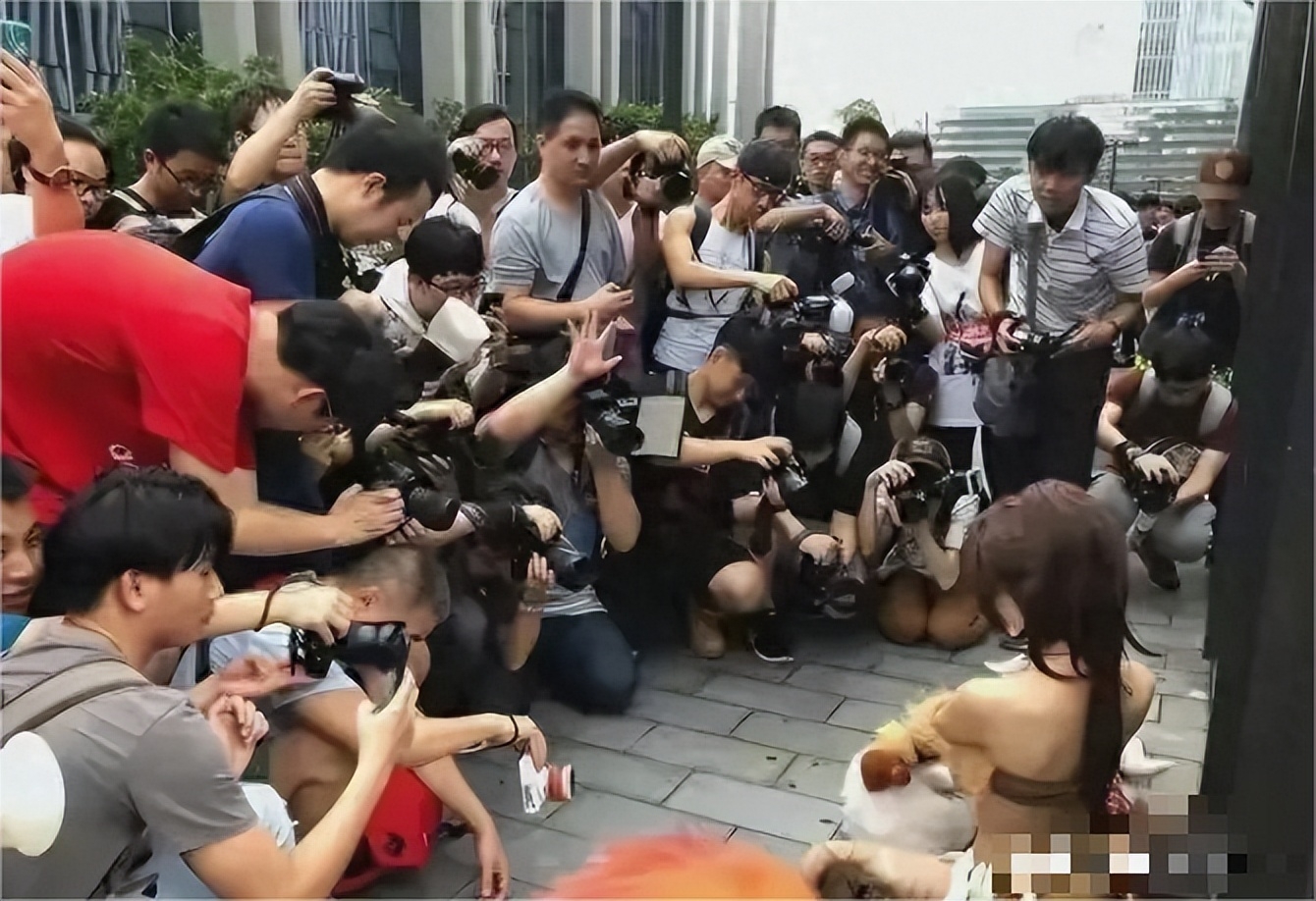 漫展真空事件,兔女郎不穿内裤,网友:打码,我没看到,怎么评判