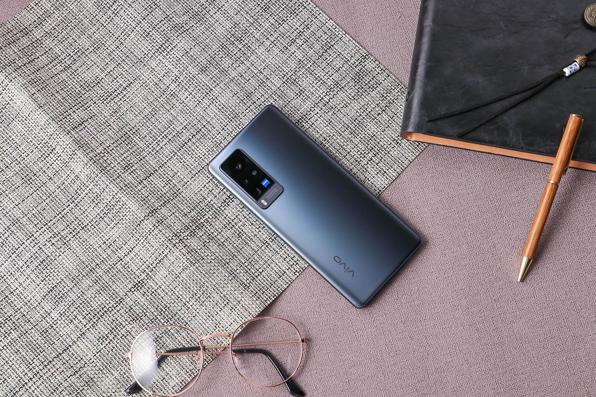 颜值c位出道,vivo x60 pro开启2021年设计潮流