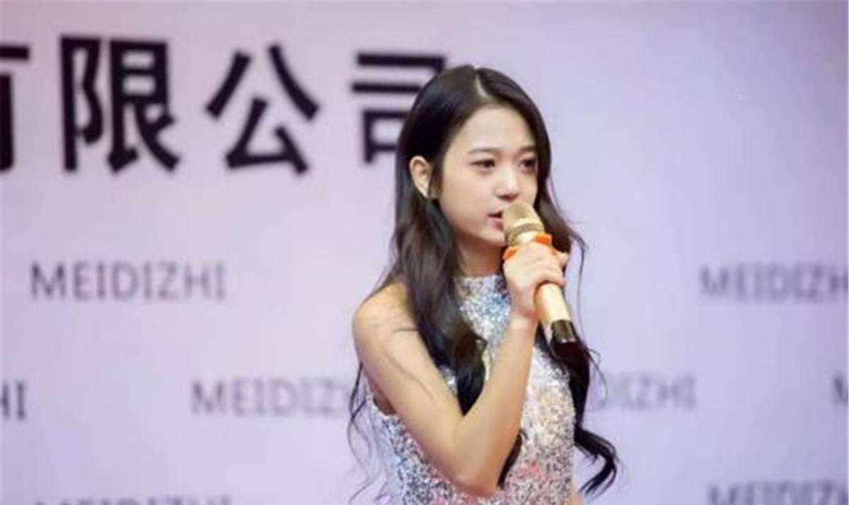 13岁在当厂妹,22岁身价78亿远超董明珠,网红小小如有多敢编乱?