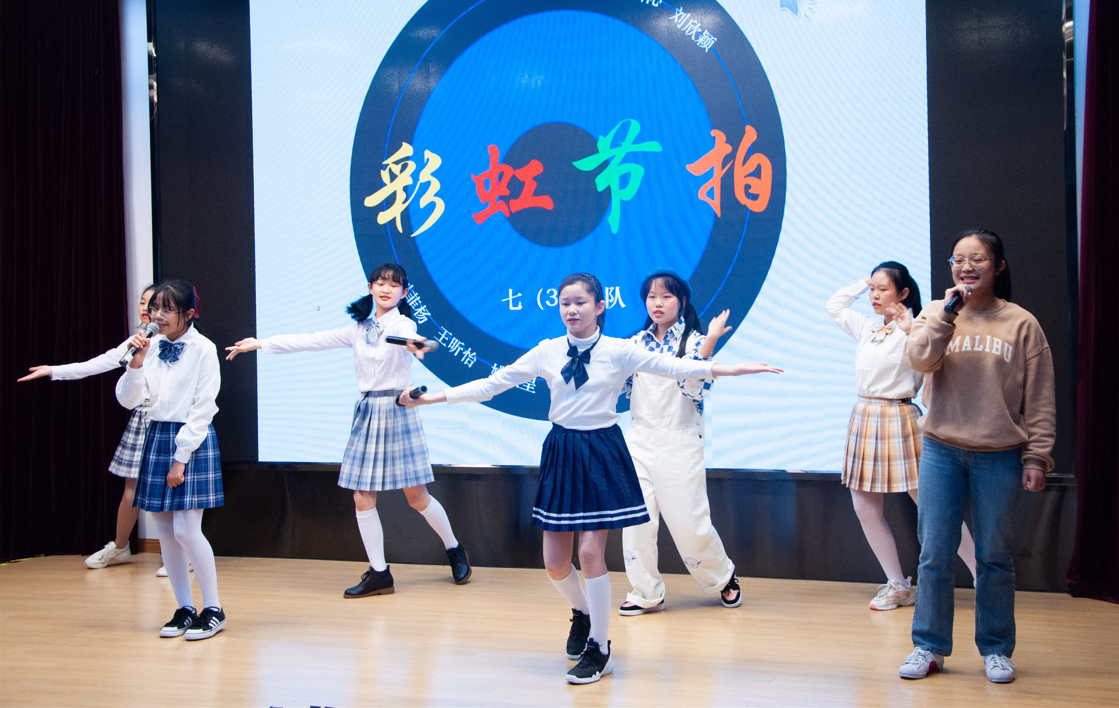 向东中学展示"音体美"学科育人特色