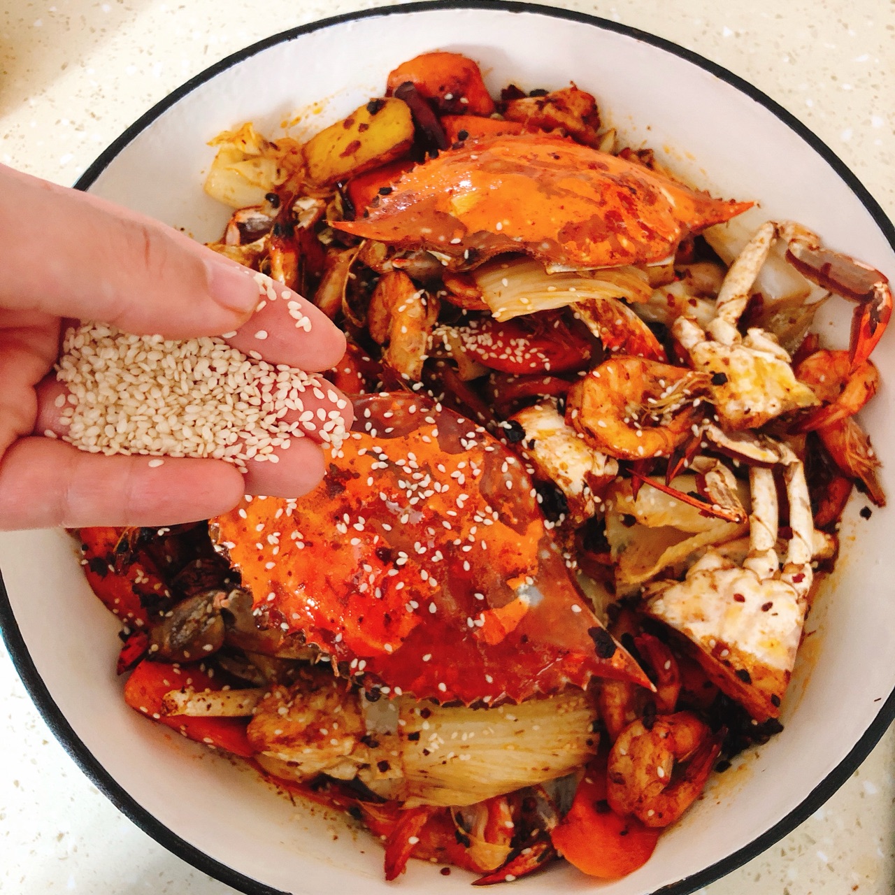 没食欲怎么办?不妨来点香辣虾蟹干锅,保准食欲大增,越吃越上瘾