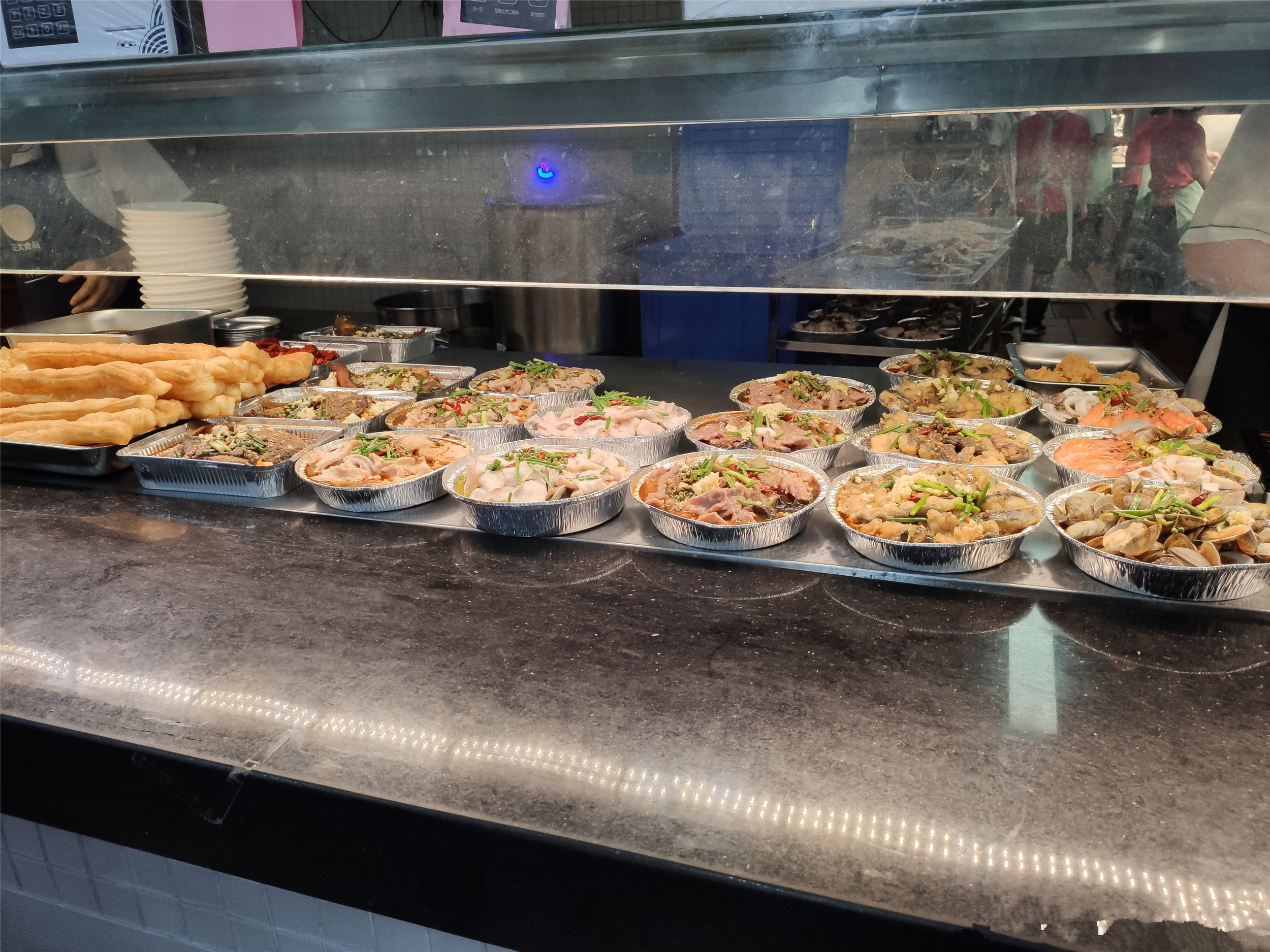 表弟上大学,一个月的生活费1000元,看完饭菜,亲戚都说给多了