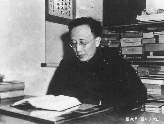 59年毛主席登庐山写了首诗，郭沫若看后给主席写信：这诗有点瑕疵