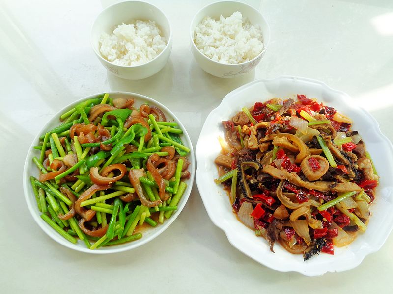 国庆假期我家一日三餐,鸡蛋饼配炒菜,开胃又营养