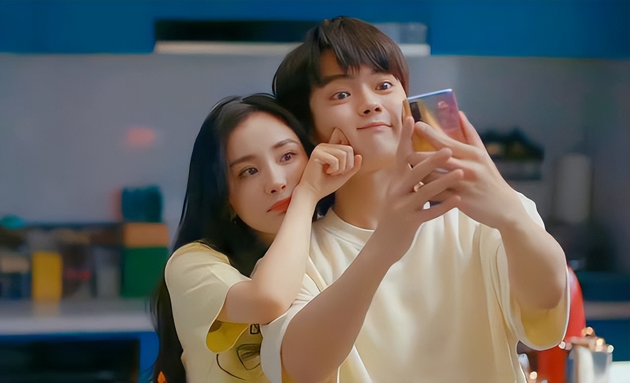 杨幂甜蜜撩许凯,两人亲密吻戏曝光,小奶狗暖心搂大幂幂