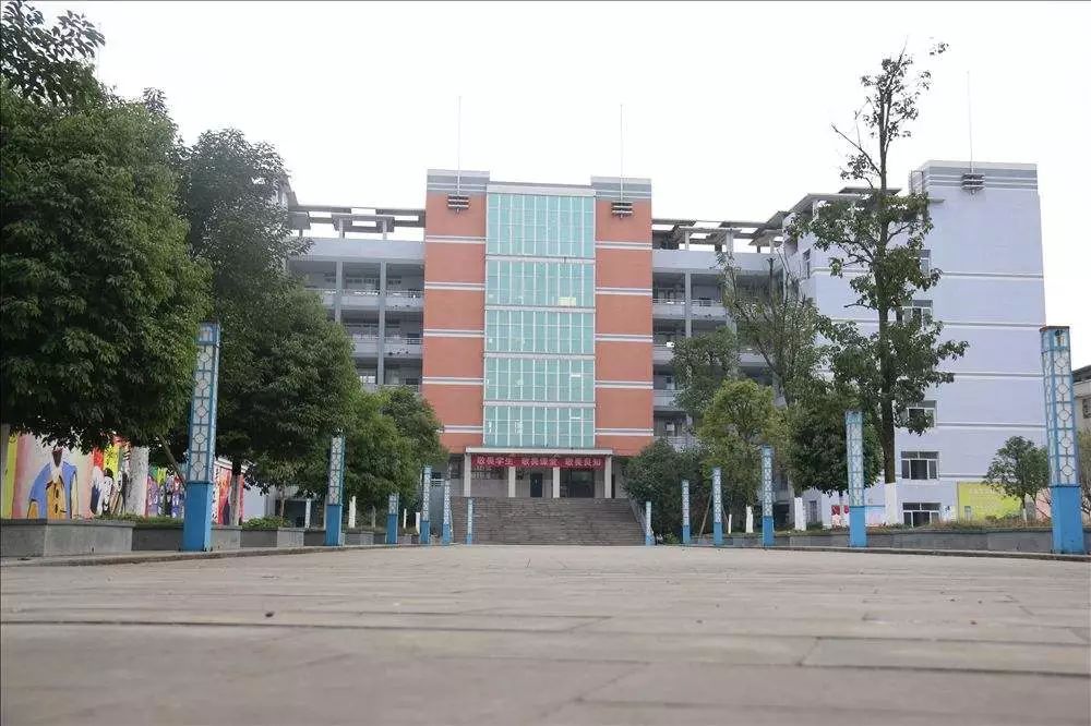 龙门南充师范学校图片