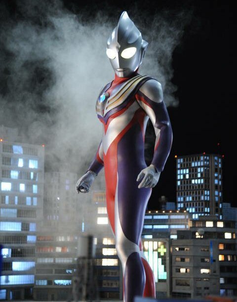 火拳艾斯占领艾斯吧十年,如果当初面对的是迪迦,结果会如何?