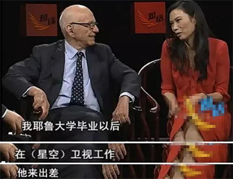 酒会上,邓文迪端着一杯红酒,"一不小心"把红酒洒在了默多克身上,两人