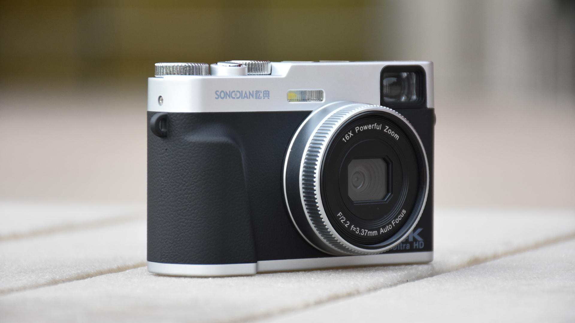 松典dc202l数码相机:复古时尚外观,轻巧街拍神器