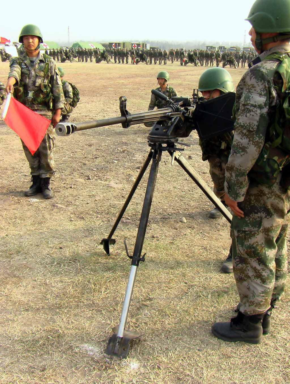 一个高配机枪连,装备8挺重机枪,居然要100多号人"伺候"?